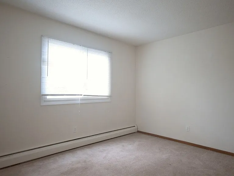 2641 Garfield Ave S — Photo 6