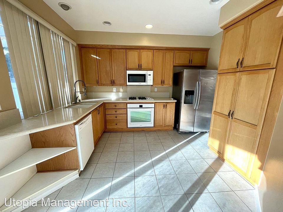 1st image of 976 S Country Glen Way