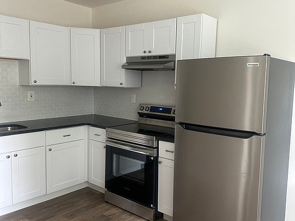 2nd image of 305 Summit Ave APT 1