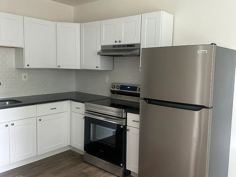 305 Summit Ave #1 — Photo 2