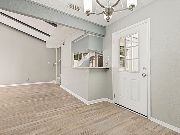 5th image of 2640 Santiago Cir