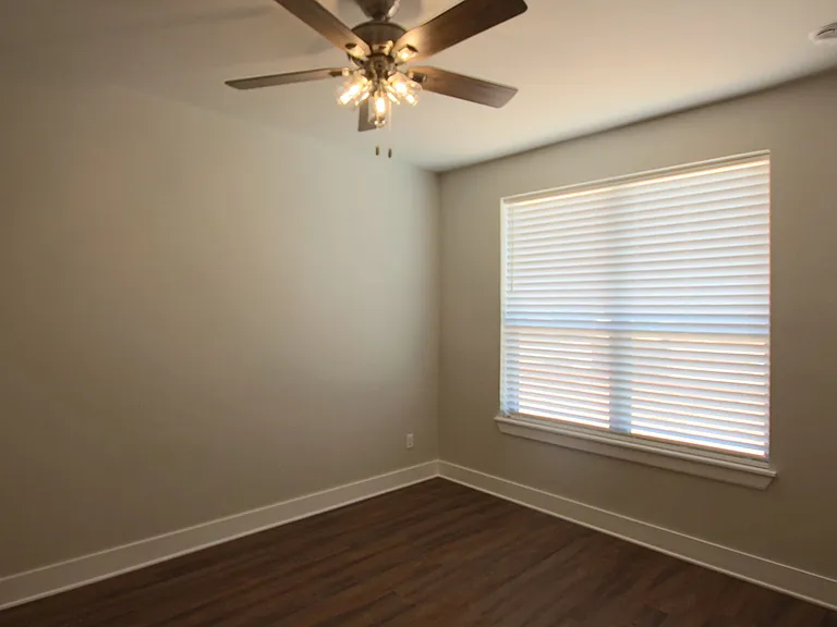727 Freedom Way — Photo 3