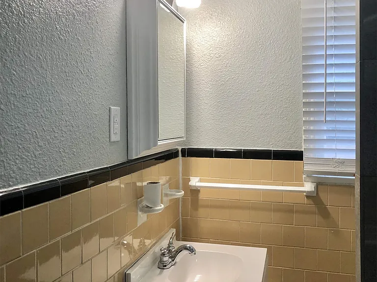 2813 Mitchell Ave — Photo 16