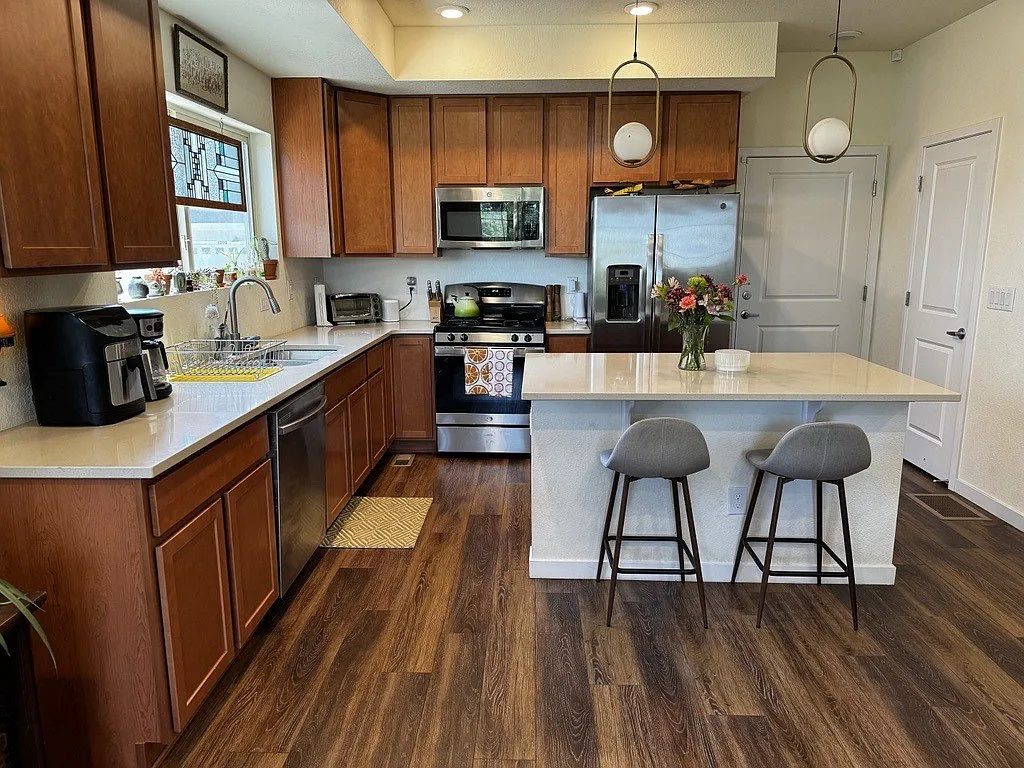 2 bed, 1822 sqft, $2,500 — Photo 2