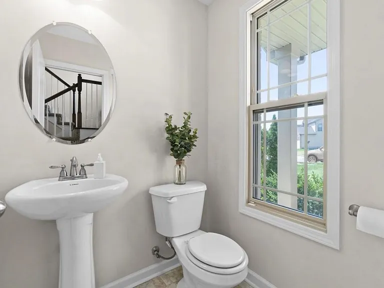 1002 Orchard Hills Dr — Photo 4