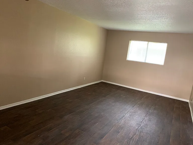 Sunset Grove Apartments — Photo 14
