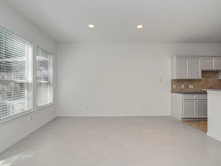 743 Hallsleigh Ln — Photo 15