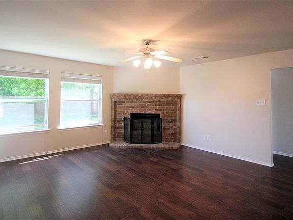 2nd image of 909 Acacia Dr