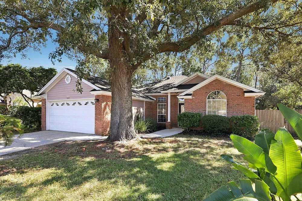 4 bed, 2.0 bath, 1820 sqft, $2,215 — Photo 3