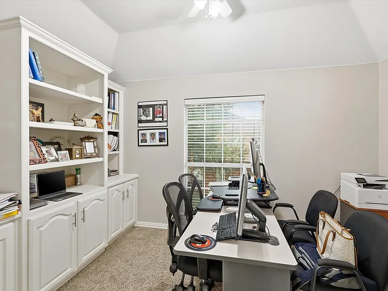 600 Raintree Cir — Photo 13