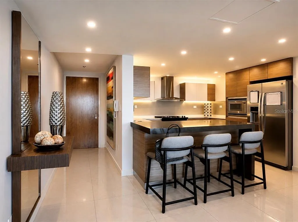 2 bed, 2.0 bath, 1200 sqft, $4,500 — Photo 3