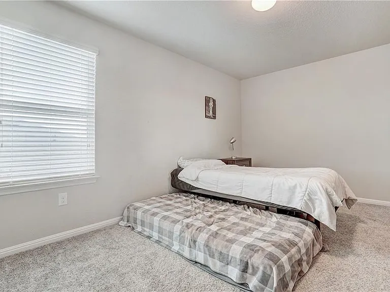205 Freedom Park Ave — Photo 26