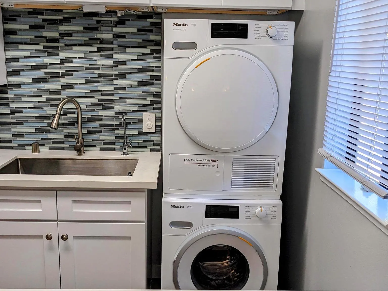 3 bed, 1145 sqft, $3,900 — Photo 3