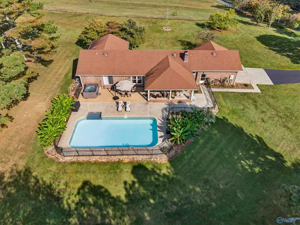 296 Mulberry Rd, Hazel Green, AL 35750