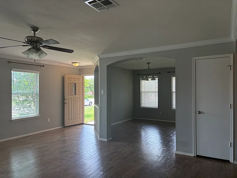 1034 W South St — Photo 8