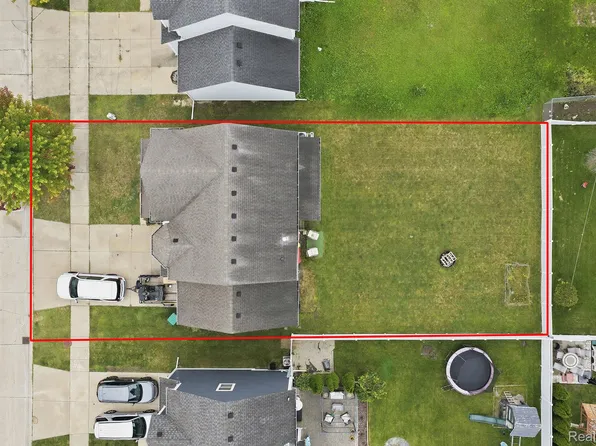 32627 Creekview St, New Haven, MI 48048