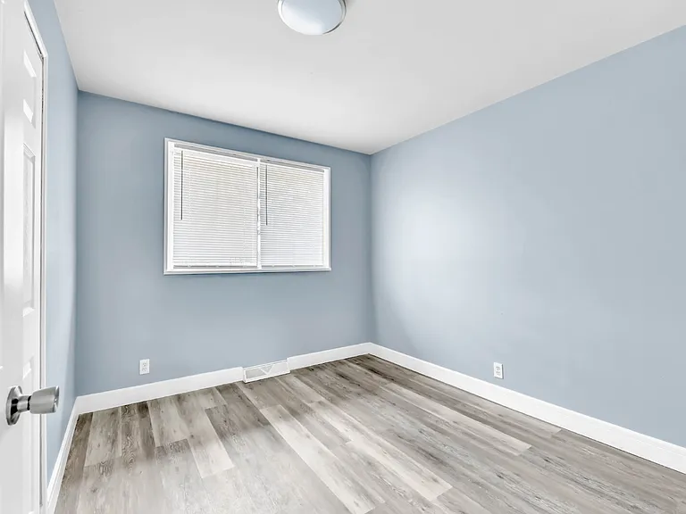 124 Yorktown Rd — Photo 11