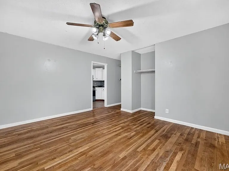 921 Gustane Dr — Photo 19