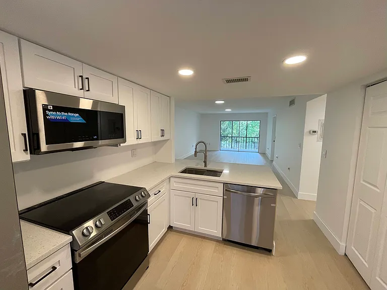 106 Palmetto Ct #106 — Photo 3