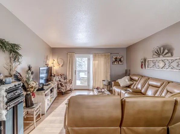 519 Marilyn Dr NW, Mandan, ND 58554