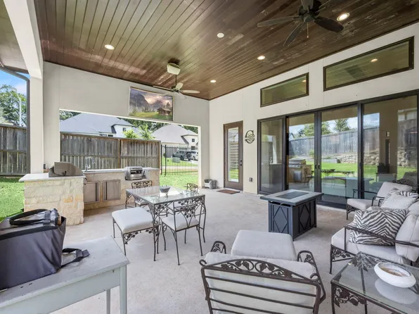 1715 Mission Oaks Ct, Conroe, TX 77304