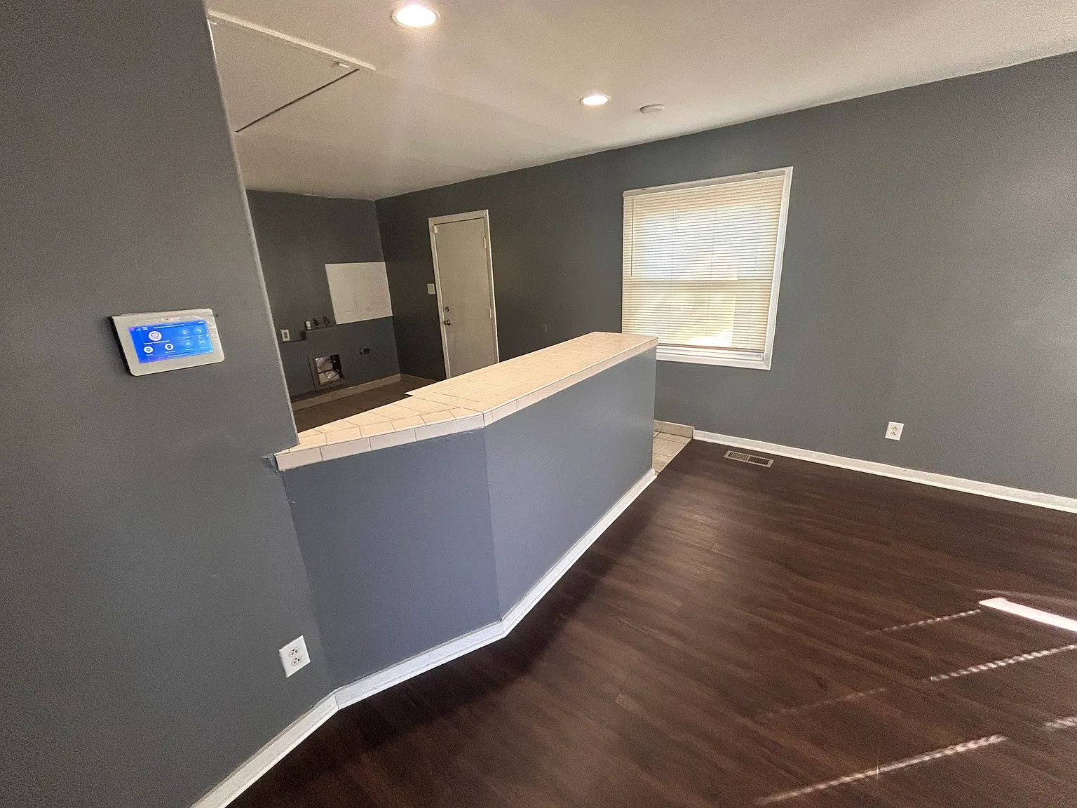 3 bed, 868 sqft, $1,595 — Photo 3