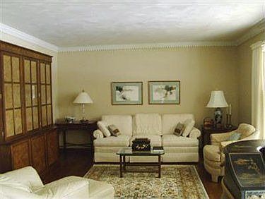 5th image of 726 Squirrel Hill Ct