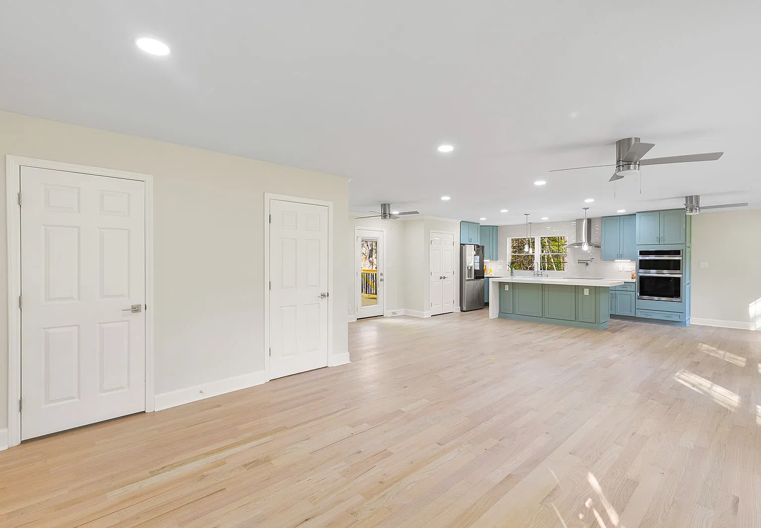 4 bed, 2557 sqft, $4,000 — Photo 3
