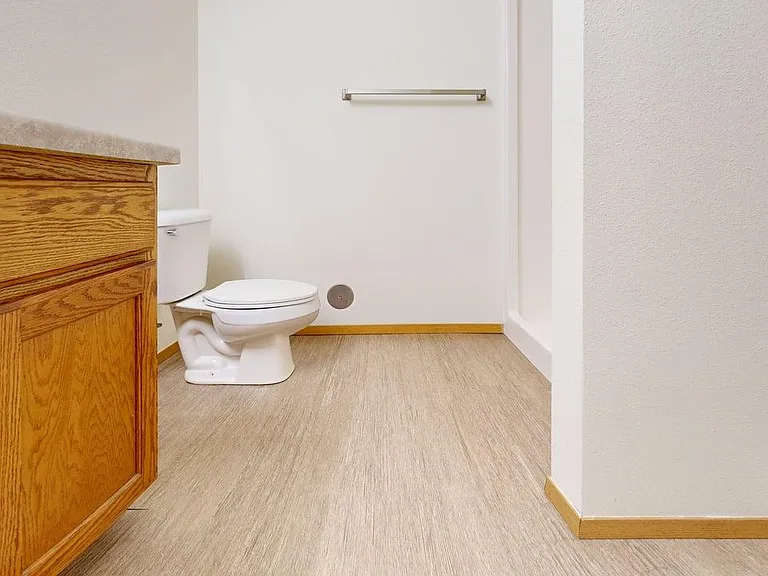 Dakota Point Apartments — Photo 13