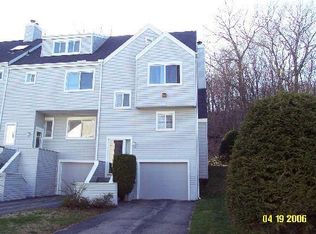 27 Country Pl #27, Shelton, CT 06484