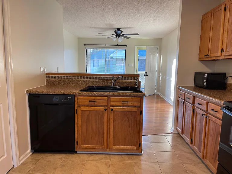 212 Davidson St — Photo 11