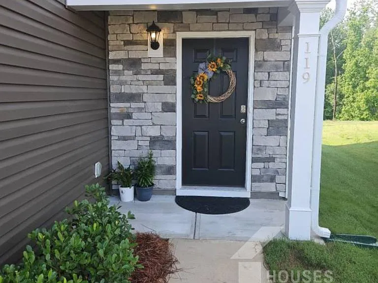 119 Cranford Rd — Photo 2