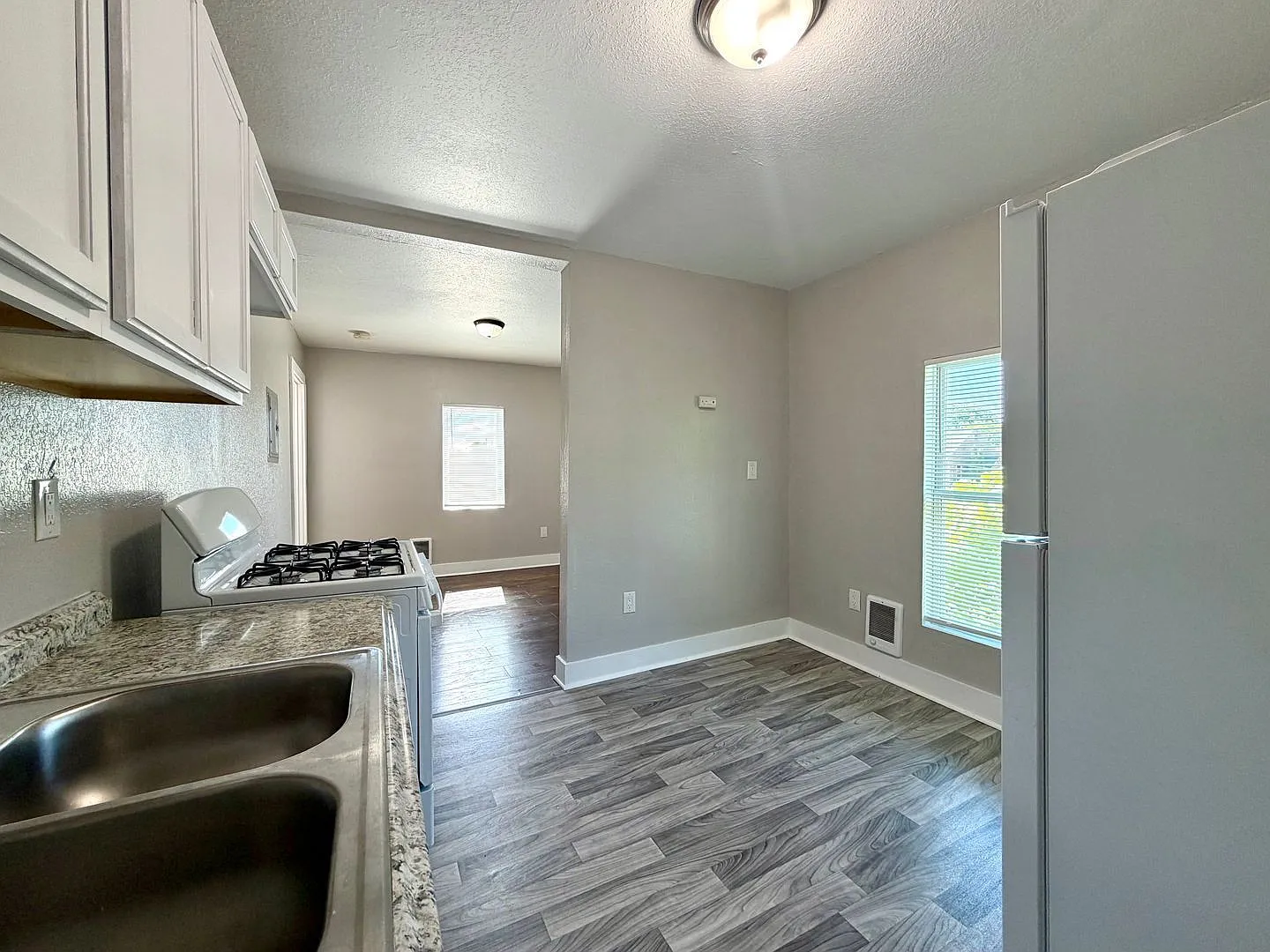 Studio, 1.0 bath, $595 — Photo 4