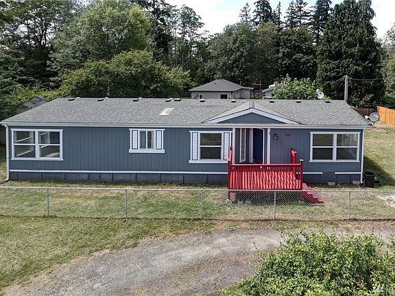 This well maintained home is ready and waiting for you. 