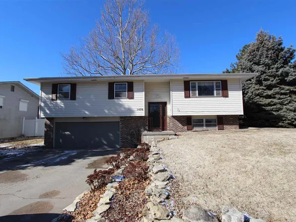 1426 Highland Dr, Junction City, KS 66441