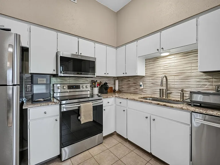 10401 High Hollows Dr #201 — Photo 10