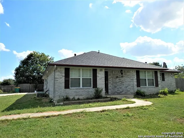 3 bed, 2.0 bath, 1389 sqft, $1,695 — Photo 2