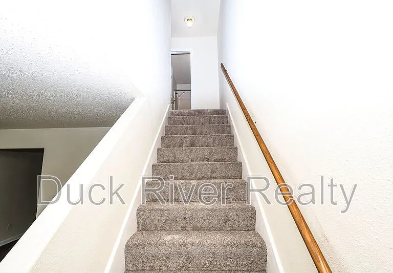 1109A E End St — Photo 8