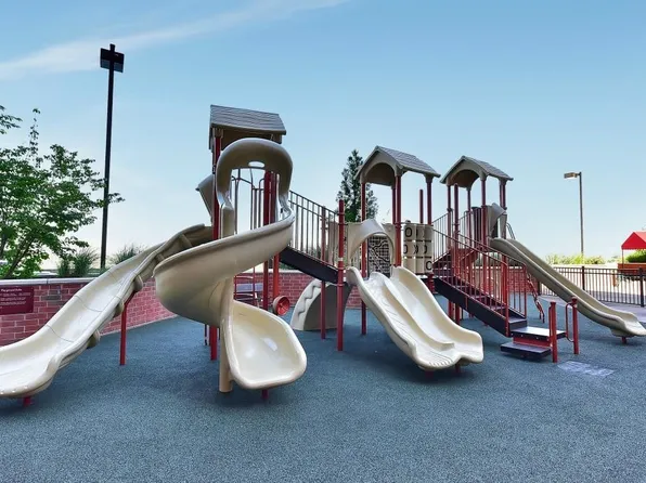 232 Harmon Cove Tower image 40 of 46