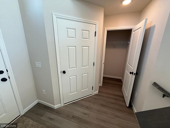 3rd image of 1580 Meadows Dr NE