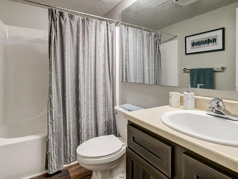 River Park Tower Apartment Homes — Photo 12