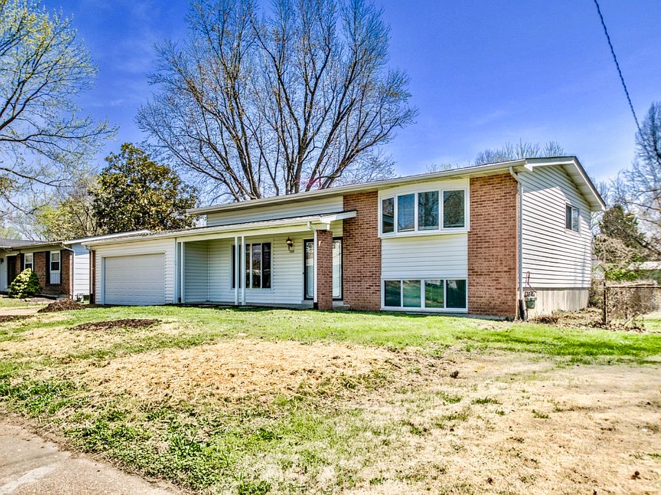 1st image of 725 Charvel Dr
