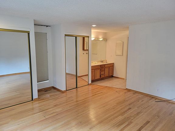 4th image of 18502 NE 25th St