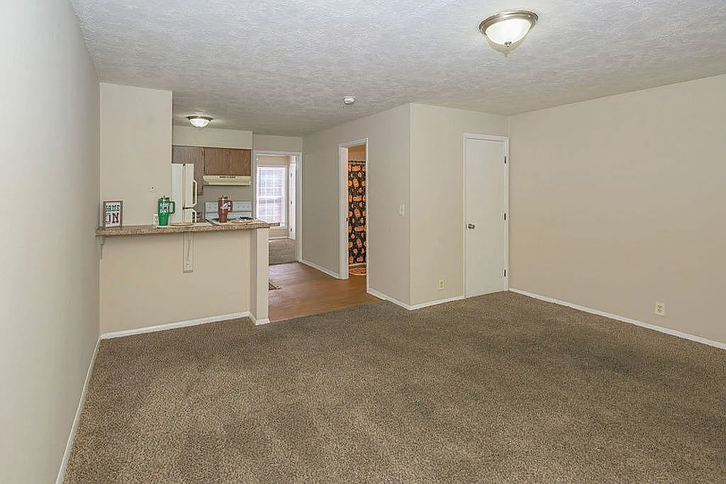 Shady Tree Apartments — Photo 1