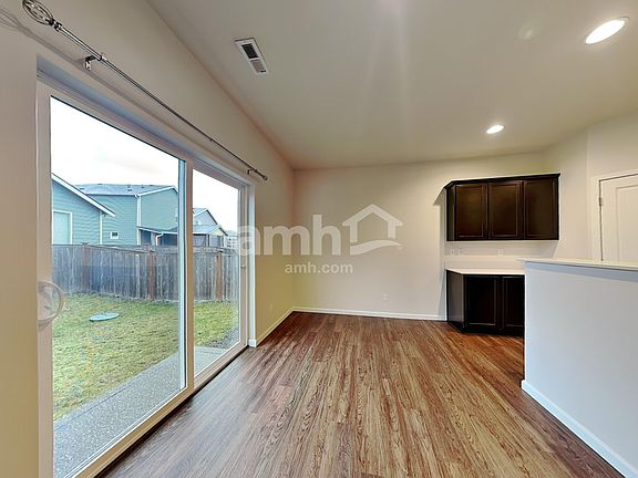 4th image of 18946 Lipoma Ave E