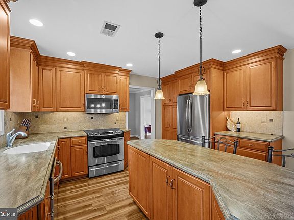 2nd image of 419 Cedar Ave