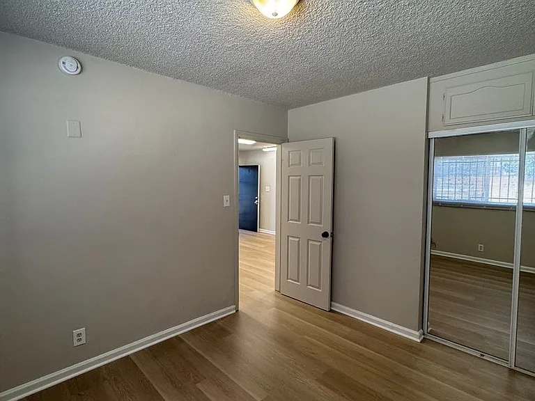 11421 S Normandie Ave — Photo 8