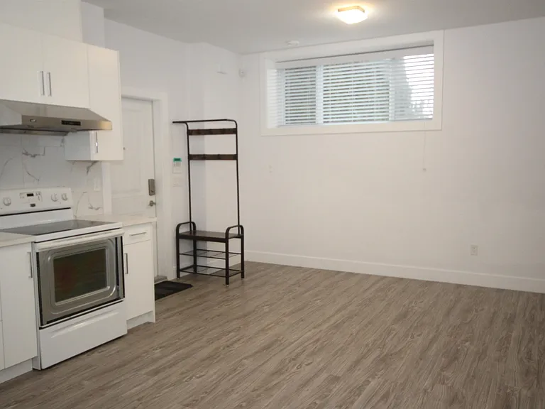 6089 Elgin Ave — Photo 2