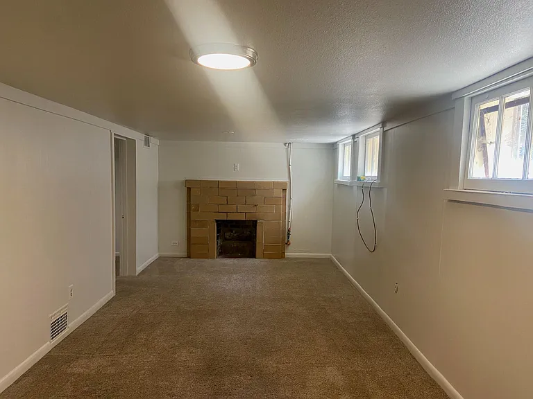 3909 Perry St — Photo 11