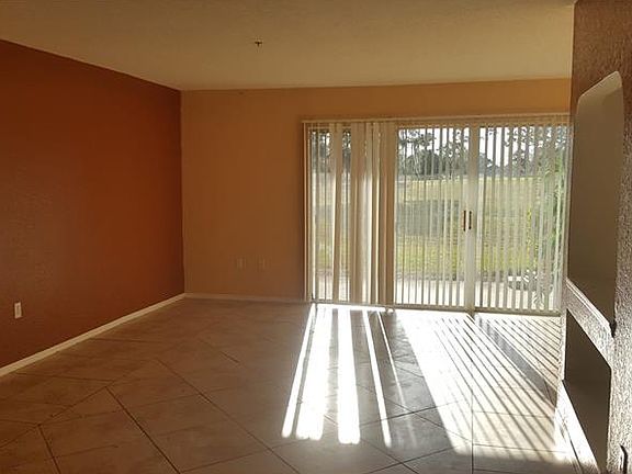 5th image of 13917 Fairway Island Dr APT 914